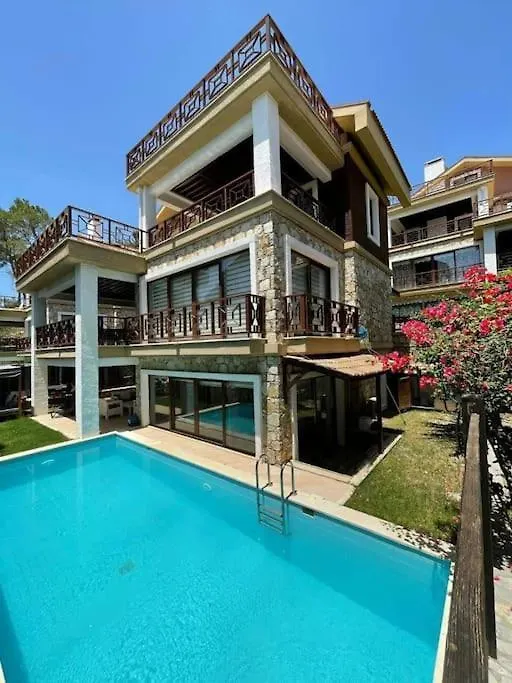 Contactos de Villa Ela Goecek\'Te Oezel Havuzlu Luex Villa